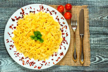 Geleneksel İtalyan makarna veya peynir ile fussili