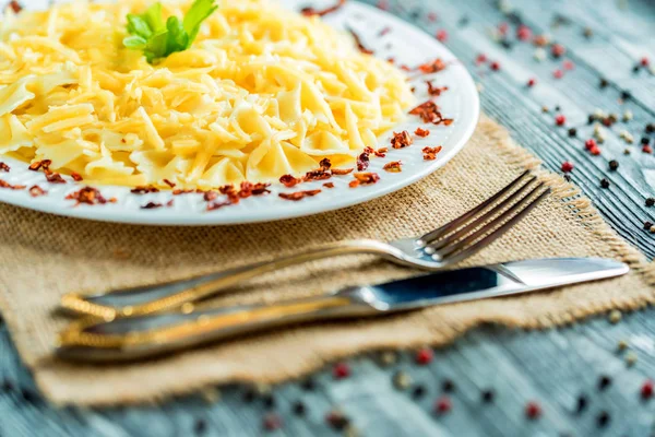 伝統的なイタリアのパスタやチーズと fussili — ストック写真