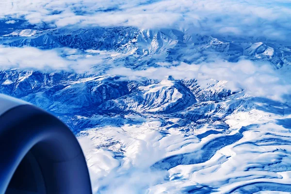 Vista aérea de la montaña desde el avión —  Fotos de Stock