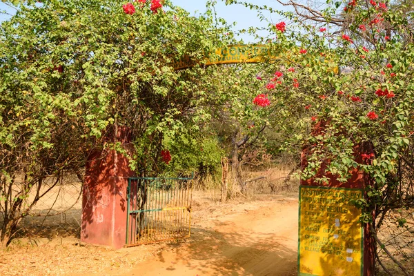 PREMPURA, INDE - CIRCA NOVEMBRE 2017 : Entrée de la zone 8 du parc national de Ranthambore — Photo