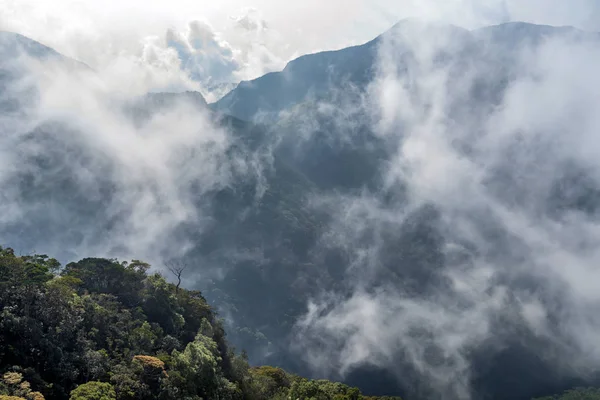 Vista nebulosa cênica do fim dos mundos no Sri Lanka — Fotografia de Stock