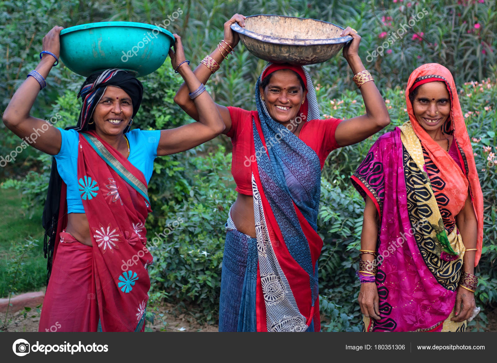 JAISALMER, ÍNDIA CIRCA NOVEMBRO 2017: Mulheres indianas em