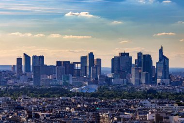 Paris, Fransa - Haziran 2014: La Defense gökdelenler