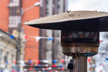 Sokakta yakın gaz ısıtıcı