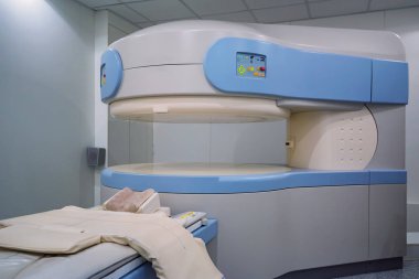 Hastanede modern Mr'ı inceden inceye gözden geçirmek