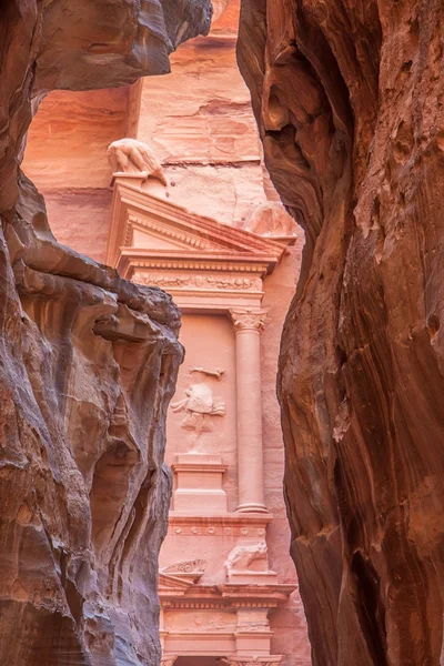 Famosa tumba Al-Khazneh o Tesoro en Petra — Foto de Stock