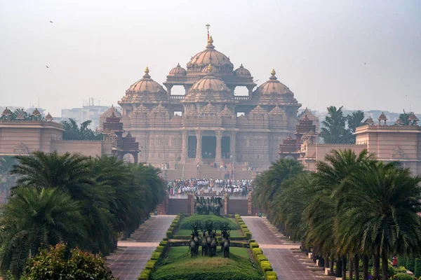 Fachada de un templo Akshardham en Delhi, India — Foto de Stock