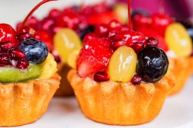 Meyveler ve meyve ile lezzetli hamur işleri