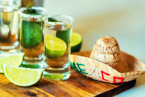 Tequila com limão e sal, foco seletivo — Fotografia de Stock