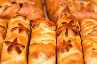 Rus pirozhki veya doldurulmuş puf böreği