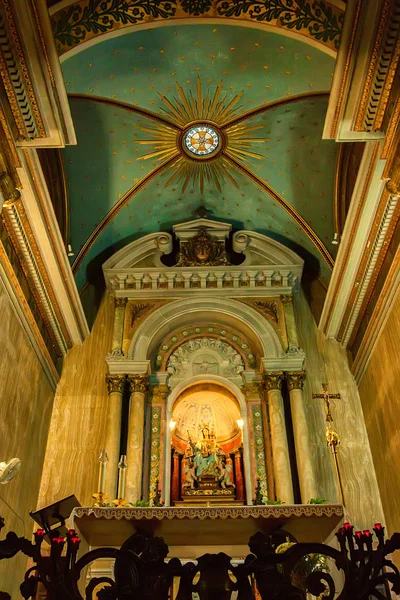 HAIFA, ISRAEL - CIRCA NOVEMBER 2011: St. Mary altar in Stella Maris Church — стоковое фото