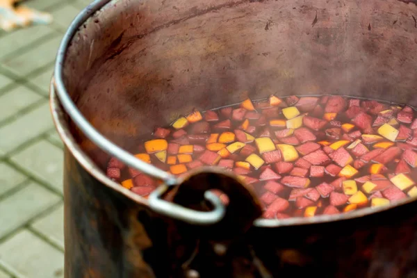 Mulled wine in saucepan close up — Stock Photo, Image