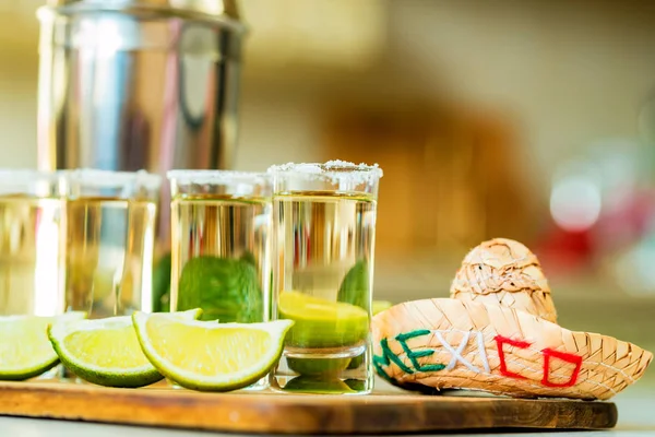 Tequila com limão e sal, foco seletivo — Fotografia de Stock