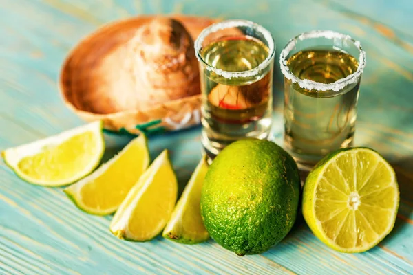 Tequila met kalk en zout, selectieve focus — Stockfoto