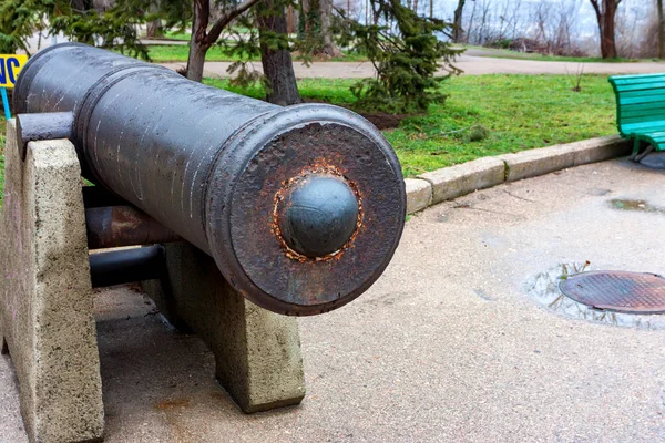 Close Obsolete Old Cannon Exposed Embankment Sevastopol Port City — Stock Photo, Image