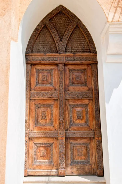 Stare drewniane drzwi w Stone Town Zanzibar — Zdjęcie stockowe