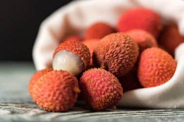 Beyaz çuval Lychee meyve kapatın