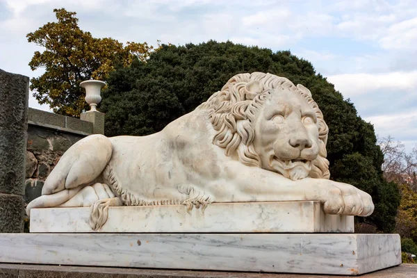 Szobor a Medici oroszlán Vorontsov palota — Stock Fotó