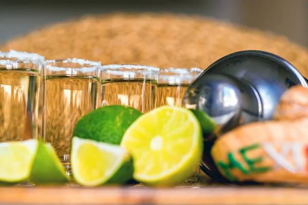 Tequila com limão e sal, foco seletivo — Fotografia de Stock