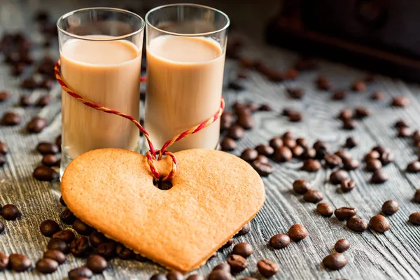 Shots of cream liqueur with coffee beans — Stock Photo, Image