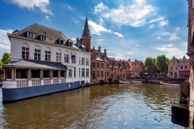 Güzel kanal ve Binalar, Bruges, Belçika