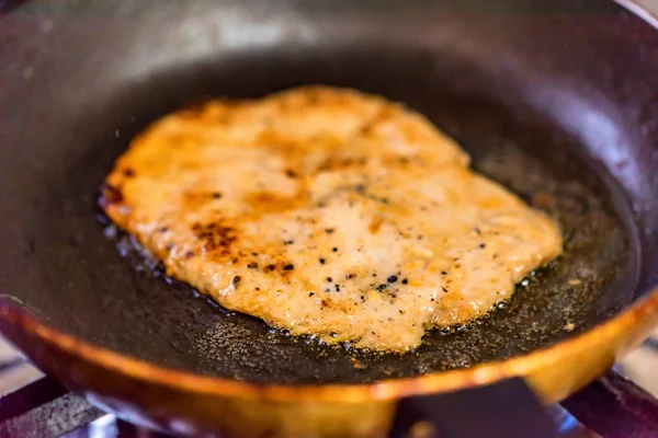 Chicken chop in frying pan close — Stock Photo, Image