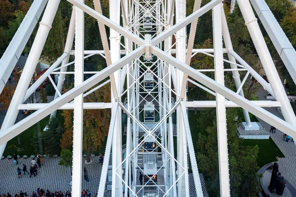 Rostov aan de Don, Rusland-Circa oktober 2016: De één Sky reuzenrad in Rostov aan de Don — Stockfoto