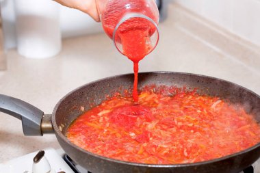 Pancar çorbası için sebze için ekleme domates salçası