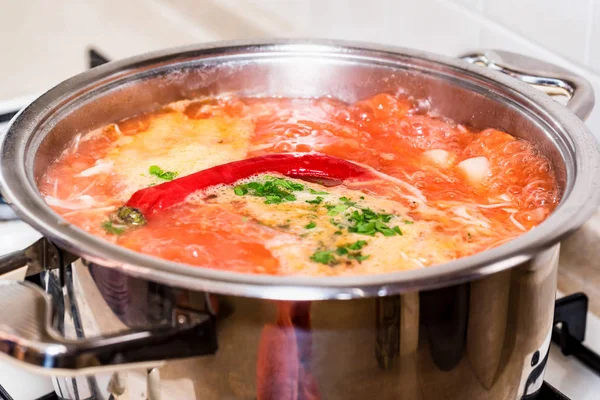 Freshly made borscht boiling in saucepan close — Stock Photo, Image