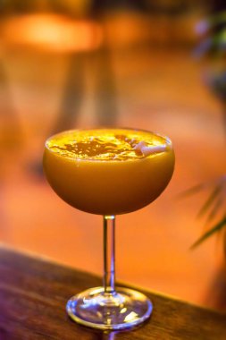 Sıkılmış mango suyu cam