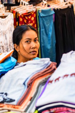 Siem Reap, Kamboçya - 22 Mart 2013: belirsiz Kamboçyalı kadın