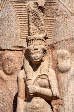 Ramses II heykeli ile eşi Nefertari Luksor