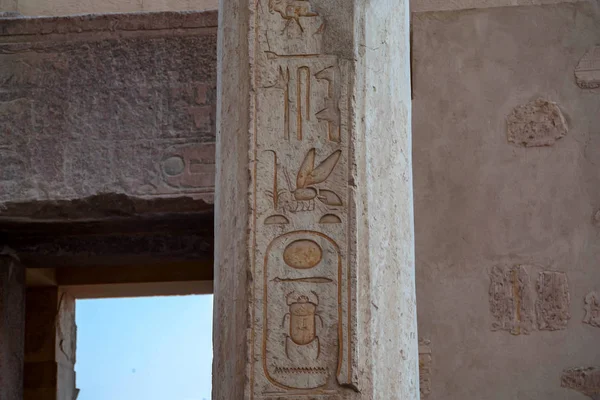 Hieróglifos do templo de Karnak — Fotografia de Stock