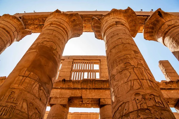 Велику hypostyle залу в храми Карнак в Луксор — стокове фото