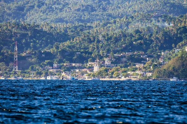 Uitzicht op de baai van Samana in Dominacan Republiek — Stockfoto