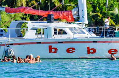 Santo Domingo, Dominik Cumhuriyeti - 29 Ekim 2015: Turist yat yüzmek