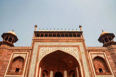 Agra, Hindistan - Kasım 2017 yaklaşık: Büyük kapısı Taj Mahal