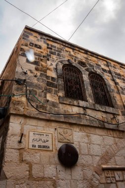 Eski şehir, Kudüs Dolorosa üzerinden trafik işareti