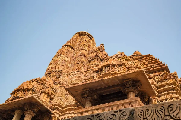 印度克久拉霍 Lakshmana 寺观 — 图库照片