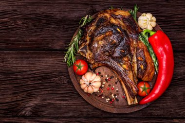 Baharatlar ve sebzeler lezzetli sığır eti biftek kapatın