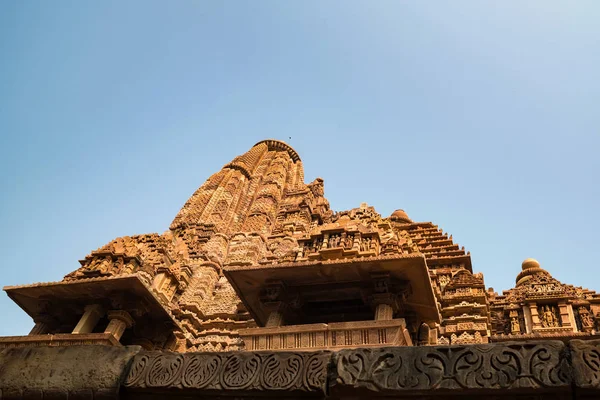 印度克久拉霍 Lakshmana 寺观 — 图库照片