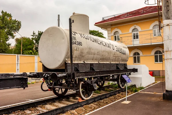ROSTOV-ON-DON, RUSSIA - SEPTEMBER 1, 2011: Vognbil i jernbanemuseum – stockfoto