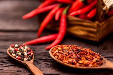 Biber ve çeşitli baharatlar ile kompozisyon