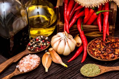 Biber ve çeşitli baharatlar ile kompozisyon