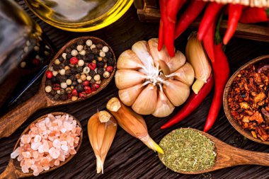 Biber ve çeşitli baharatlar ile kompozisyon