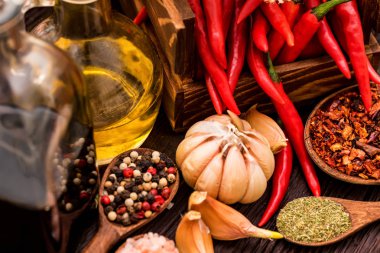 Biber ve çeşitli baharatlar ile kompozisyon