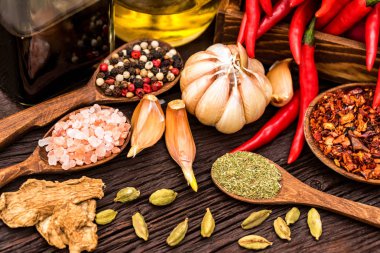 Biber ve çeşitli baharatlar ile kompozisyon