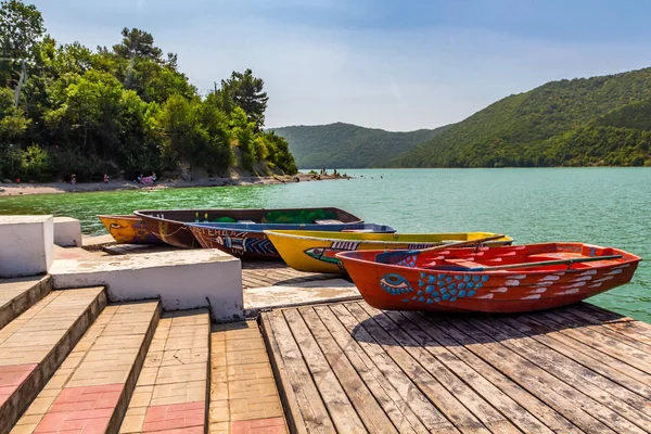 KRASNODAR KRAI, RUSSIA - AUGUST 18, 2013: Beautiful view of Lake Abrau in Russia — Stock Photo, Image