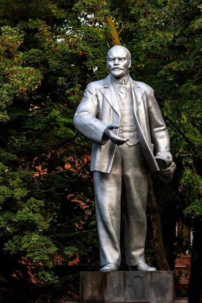 GELENDZHIK, RUSSIA - AUGUST 16, 2013: Monument to Lenin in Gelendzhik, Russia — Stock Photo, Image