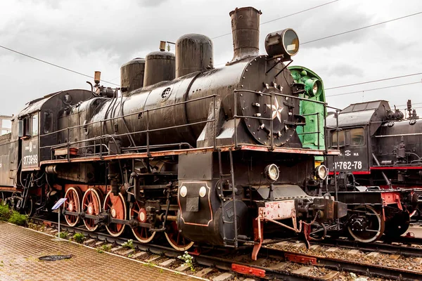 ROSTOV-ON-DON, RUSSIA - SEPTEMBER 1, 2011: ER739-99 lokomotiv i jernbanemuseet – stockfoto